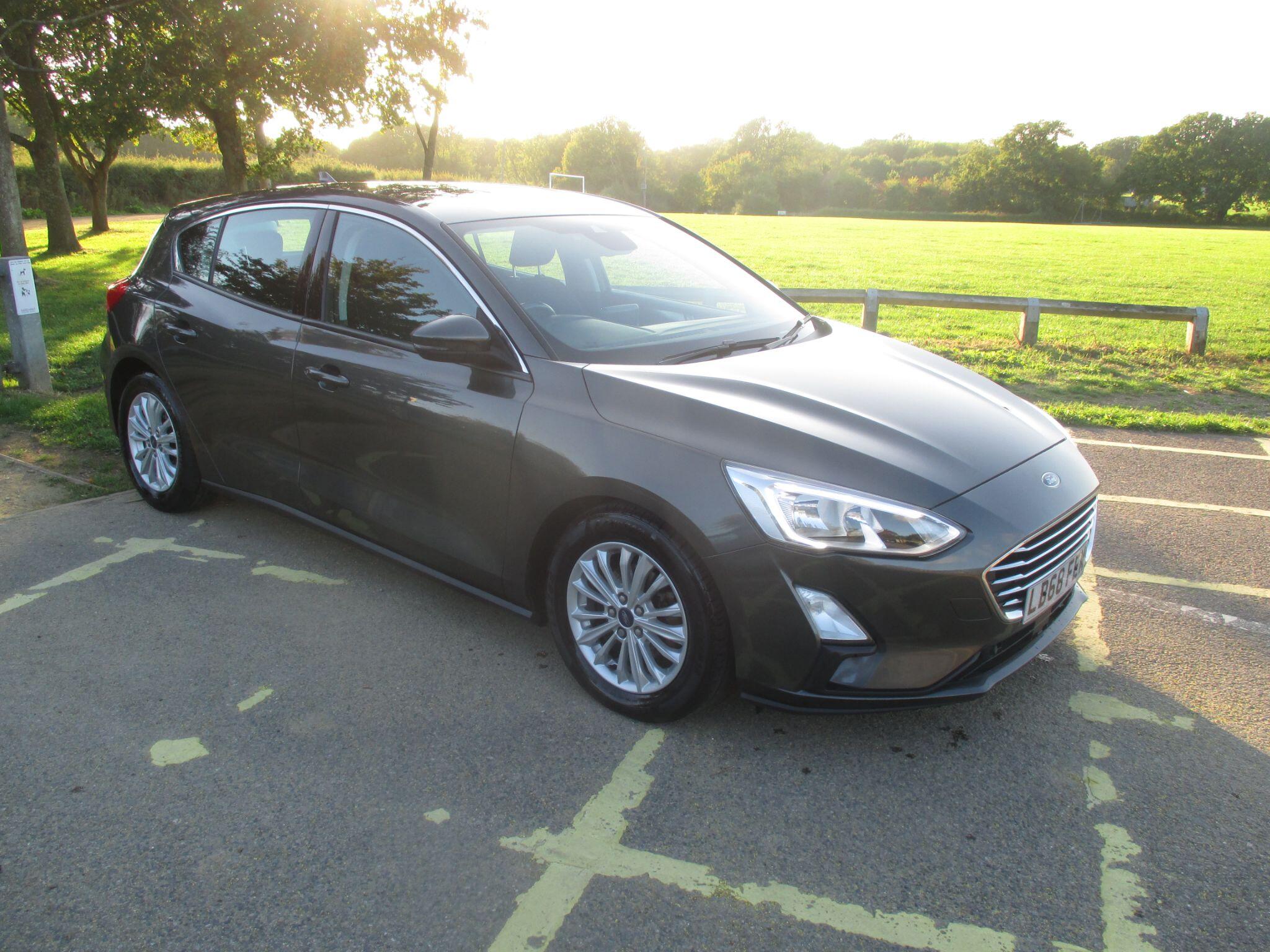Ford Focus view 6