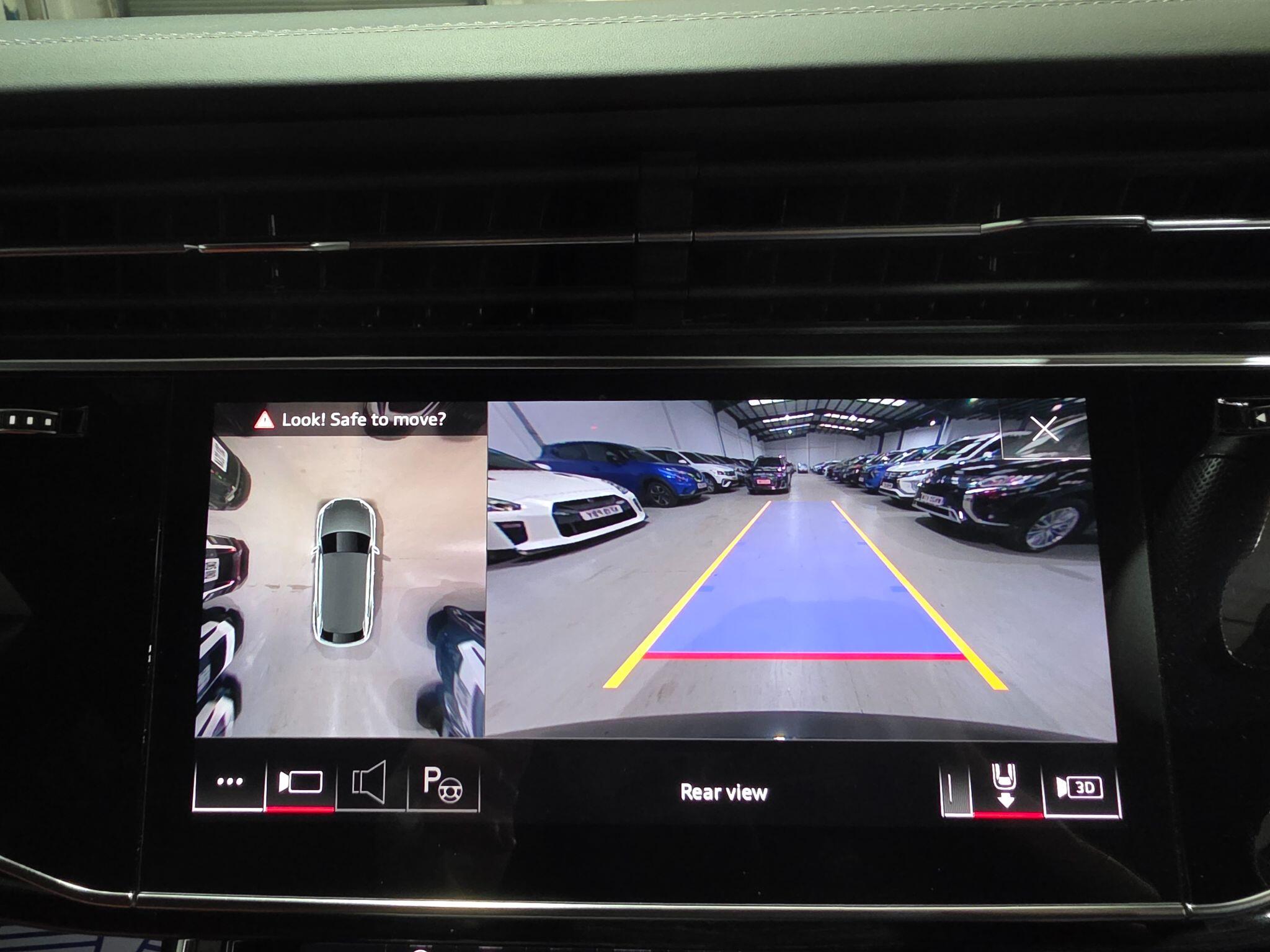 Audi SQ8 view 11