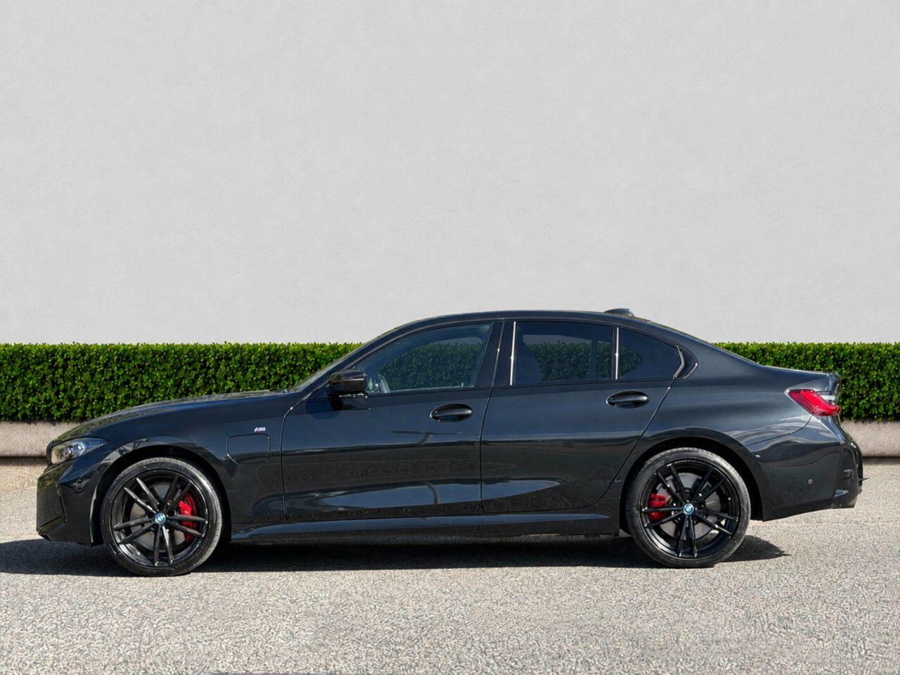 BMW 3 Series view 4