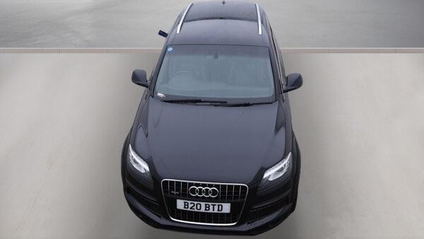 Audi Q7 view 4