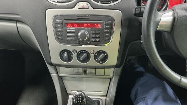 Ford Focus view 13
