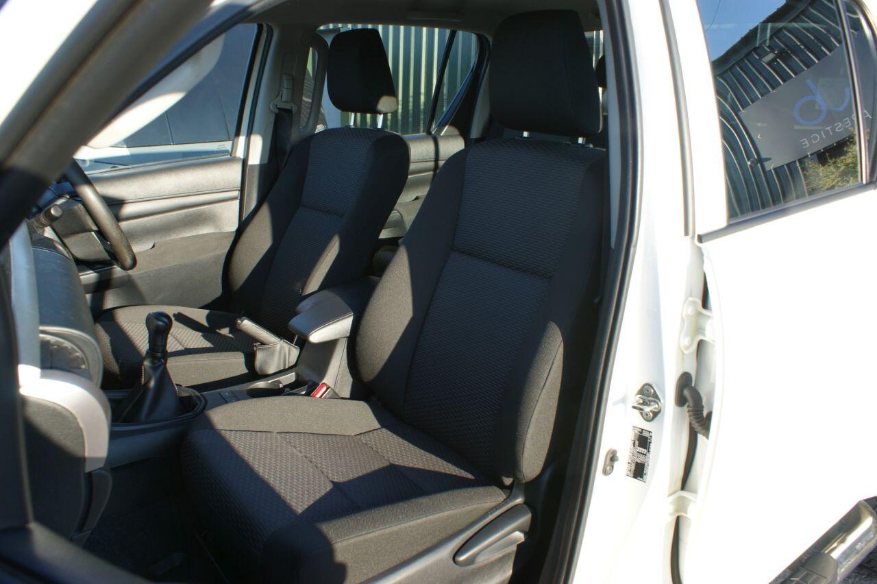 Toyota Hilux view 26