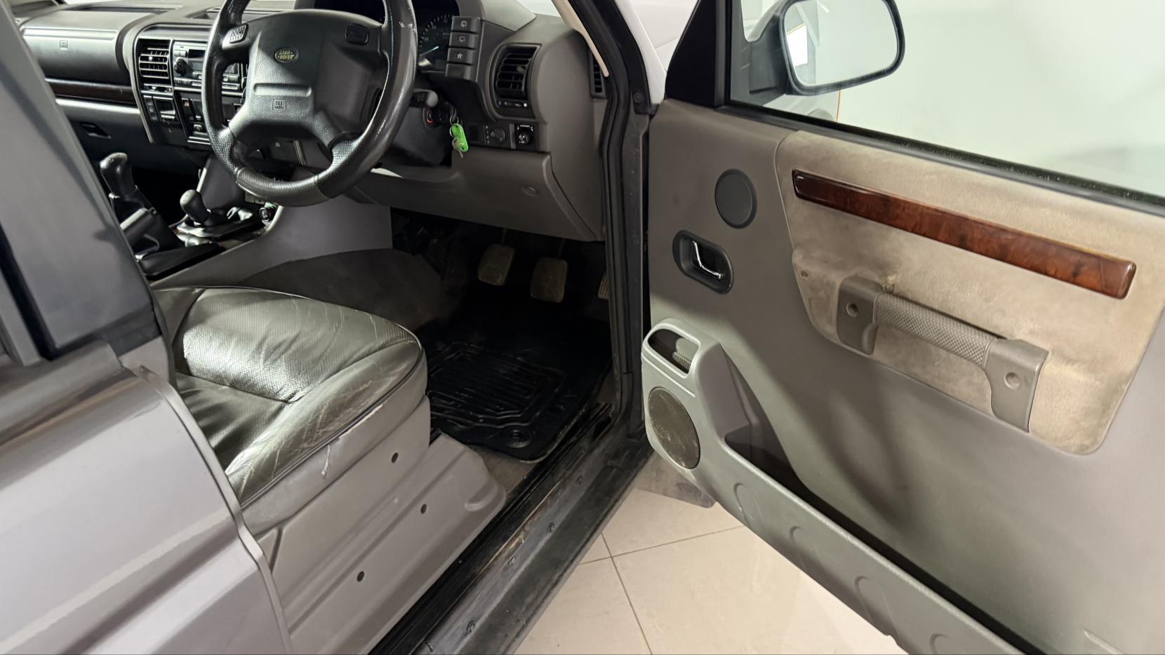 Land Rover Discovery 4 view 11