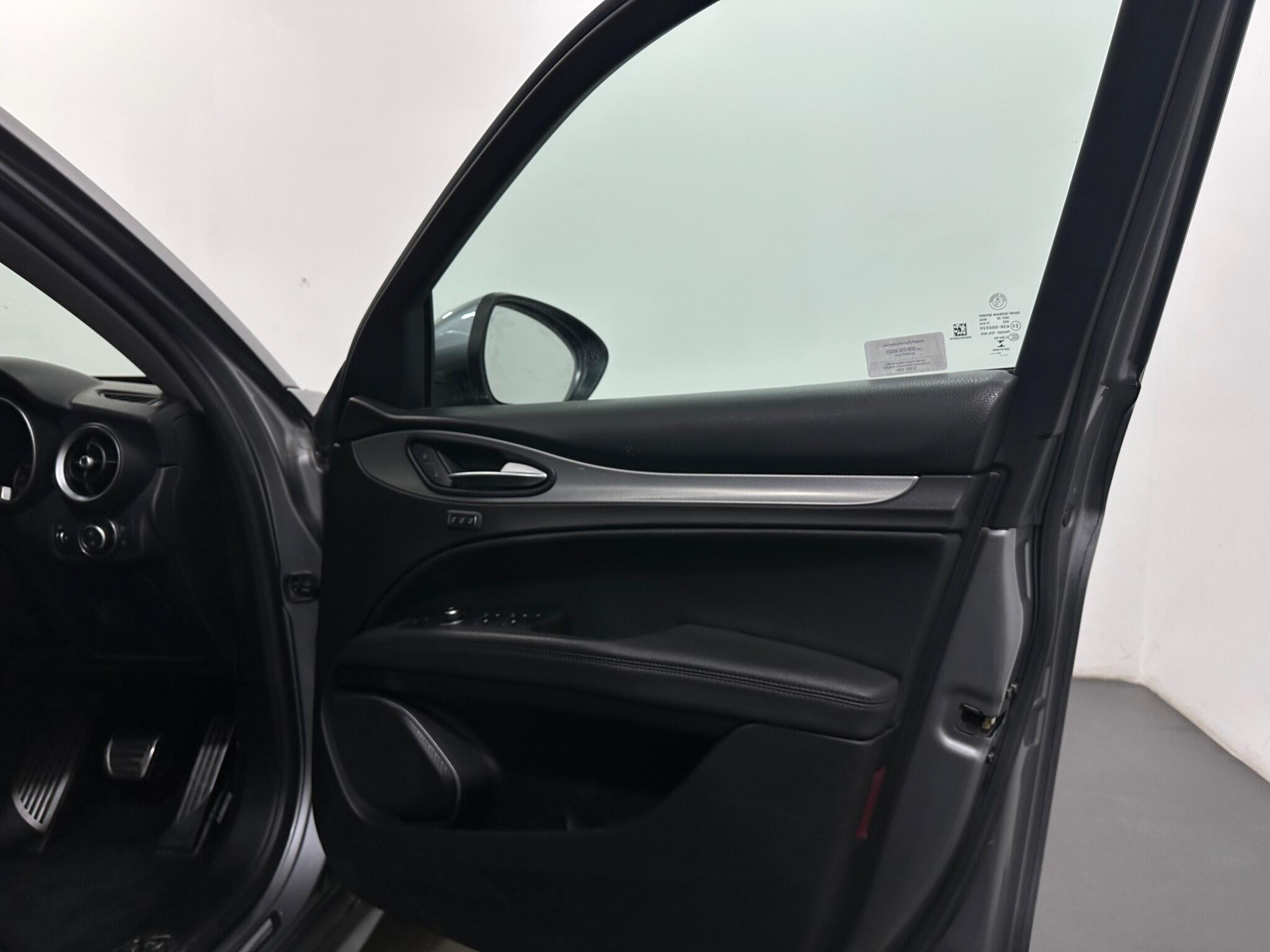 Alfa Romeo Stelvio view 33