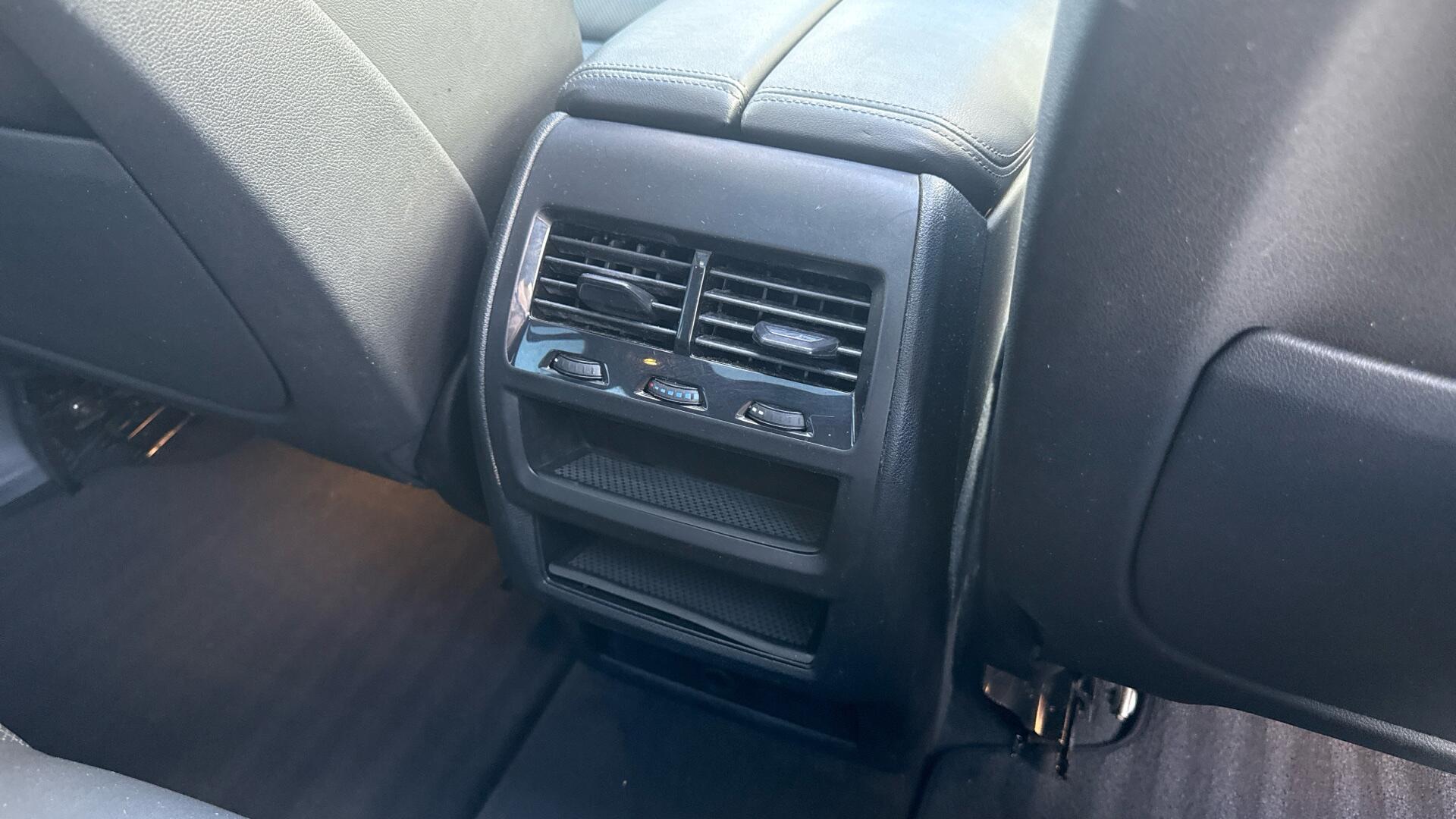 BMW X5 view 24