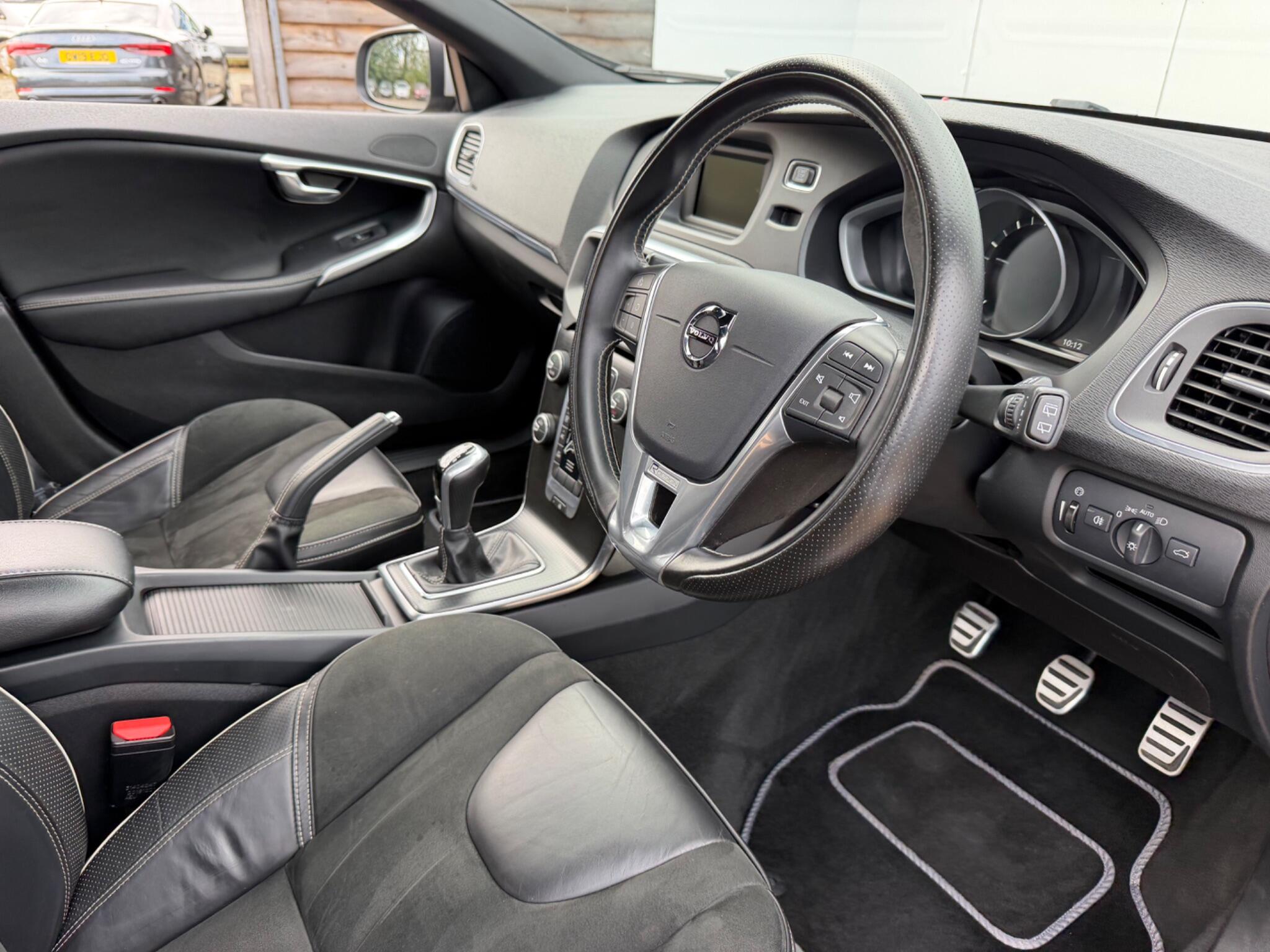 Volvo V40 view 13