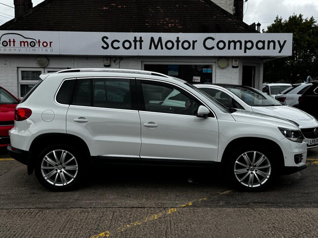 Volkswagen Tiguan view 9