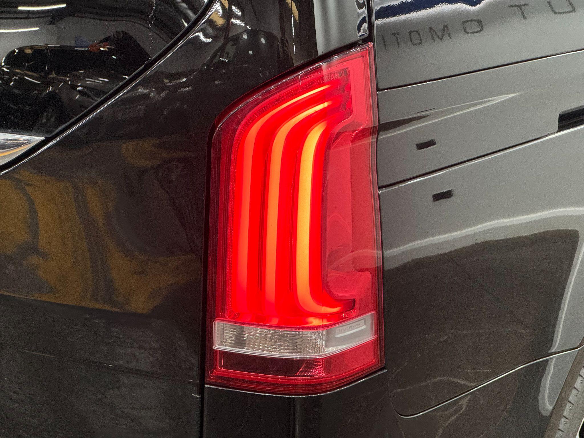 Mercedes-Benz V-Class view 23