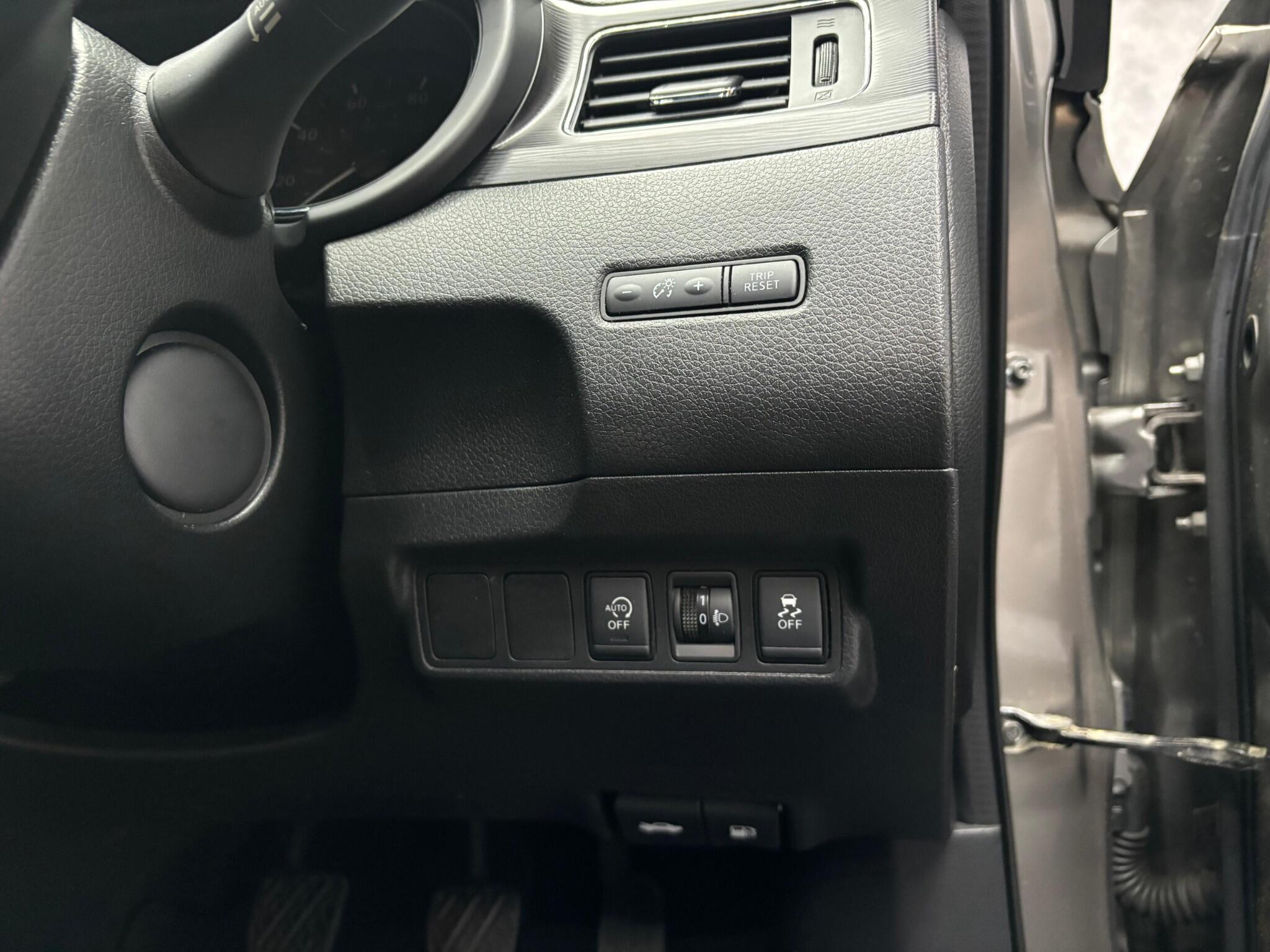 Nissan Pulsar view 11