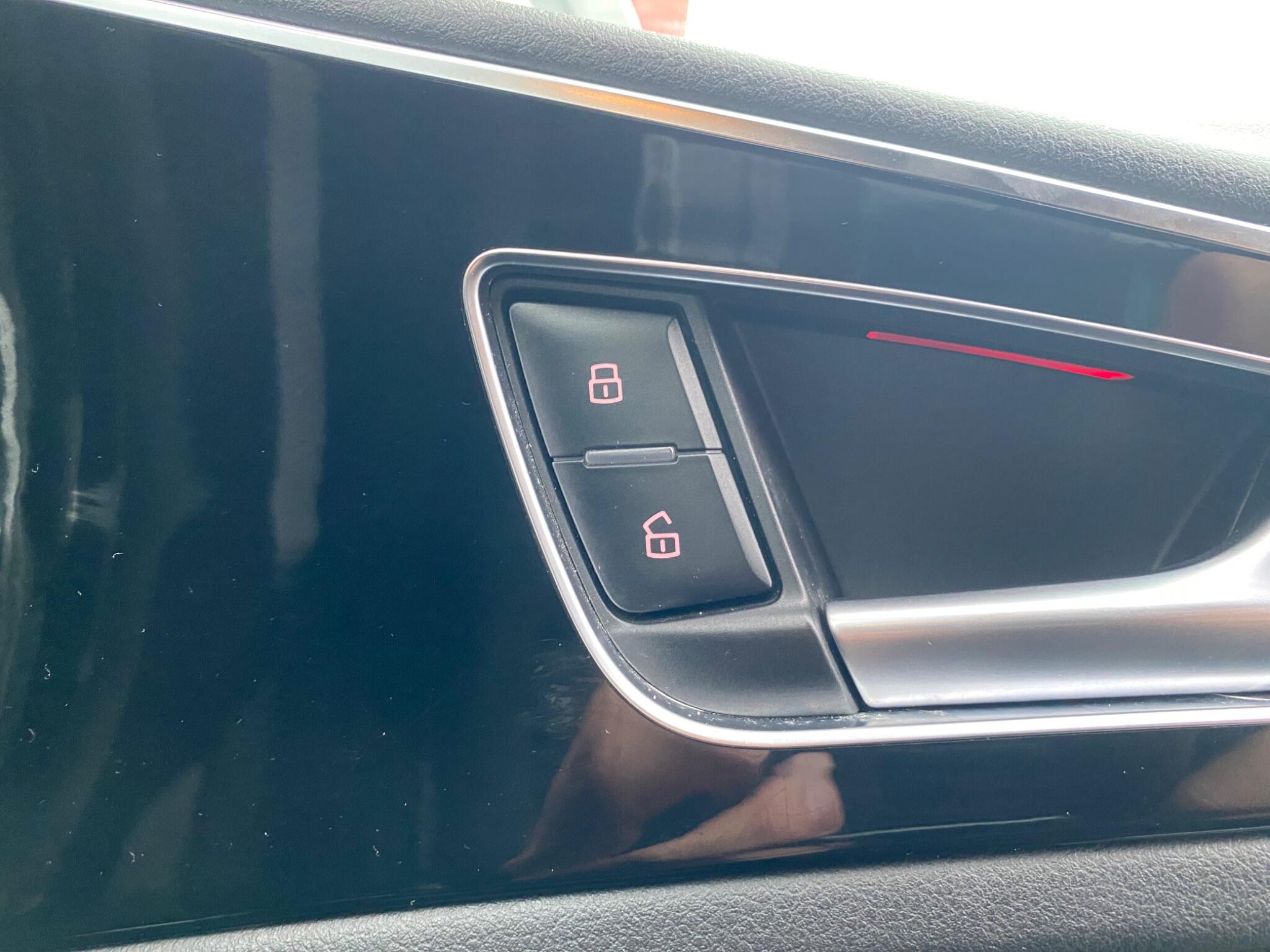 Audi A6 view 26