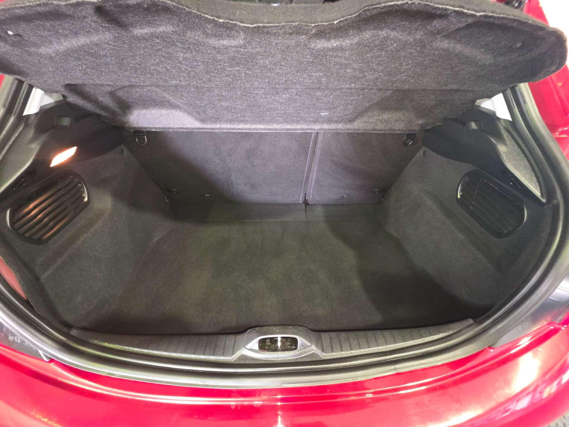 Peugeot 208 view 40
