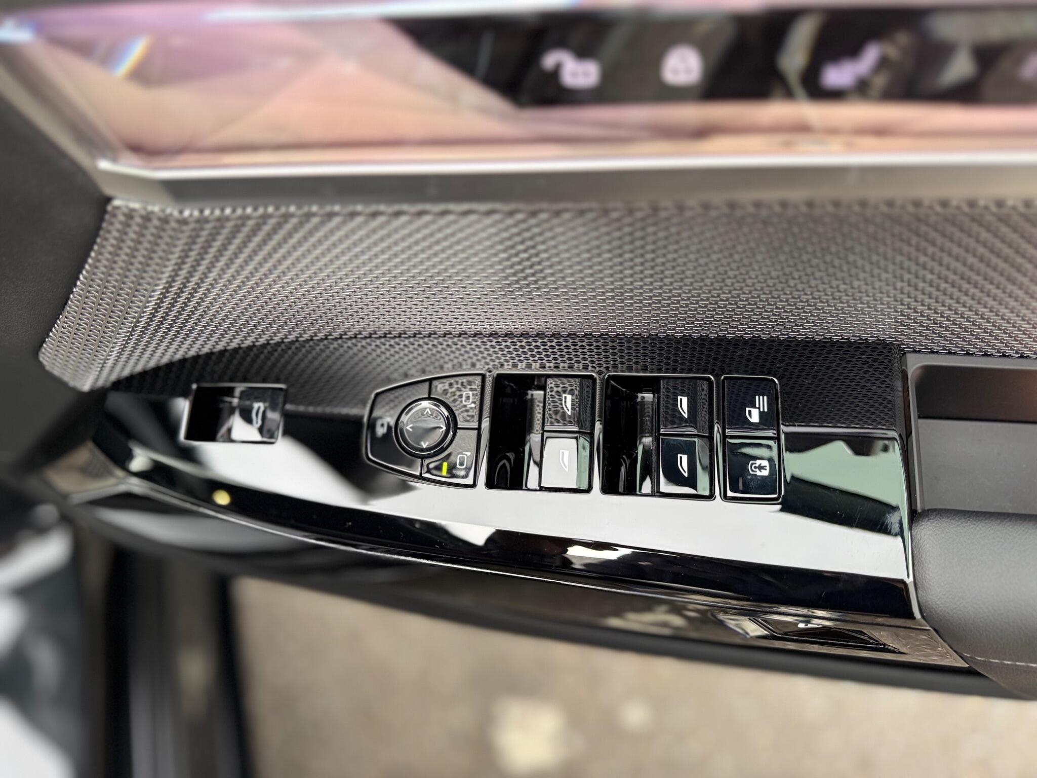 BMW 7 Series view 48