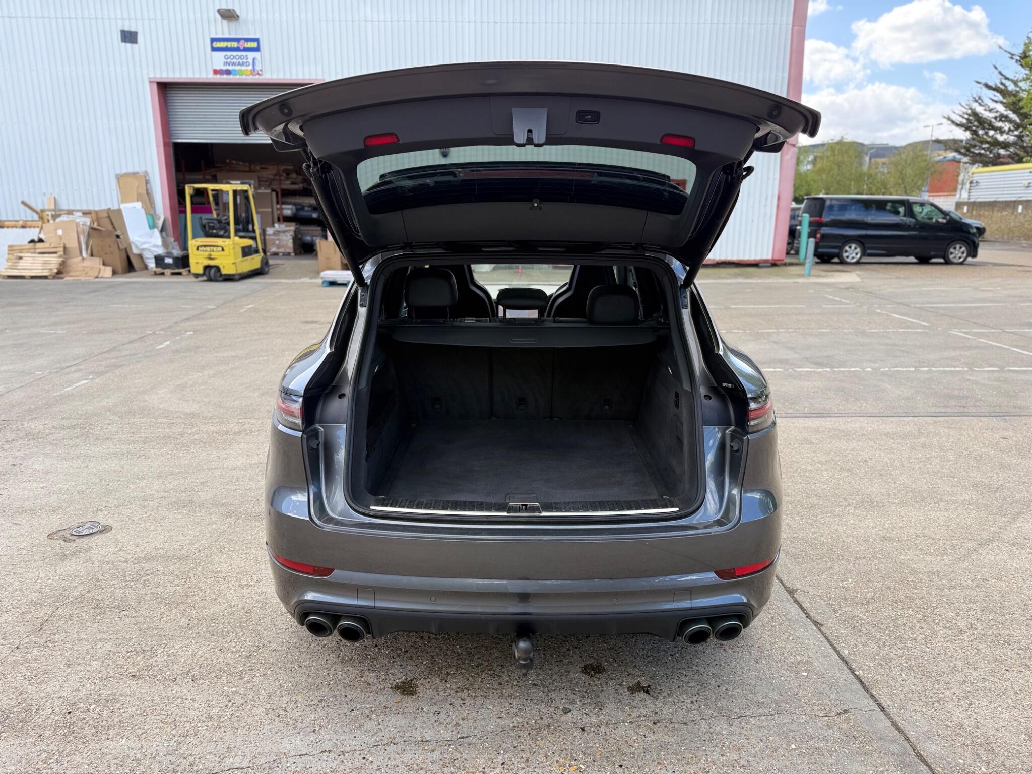 Porsche Cayenne view 9