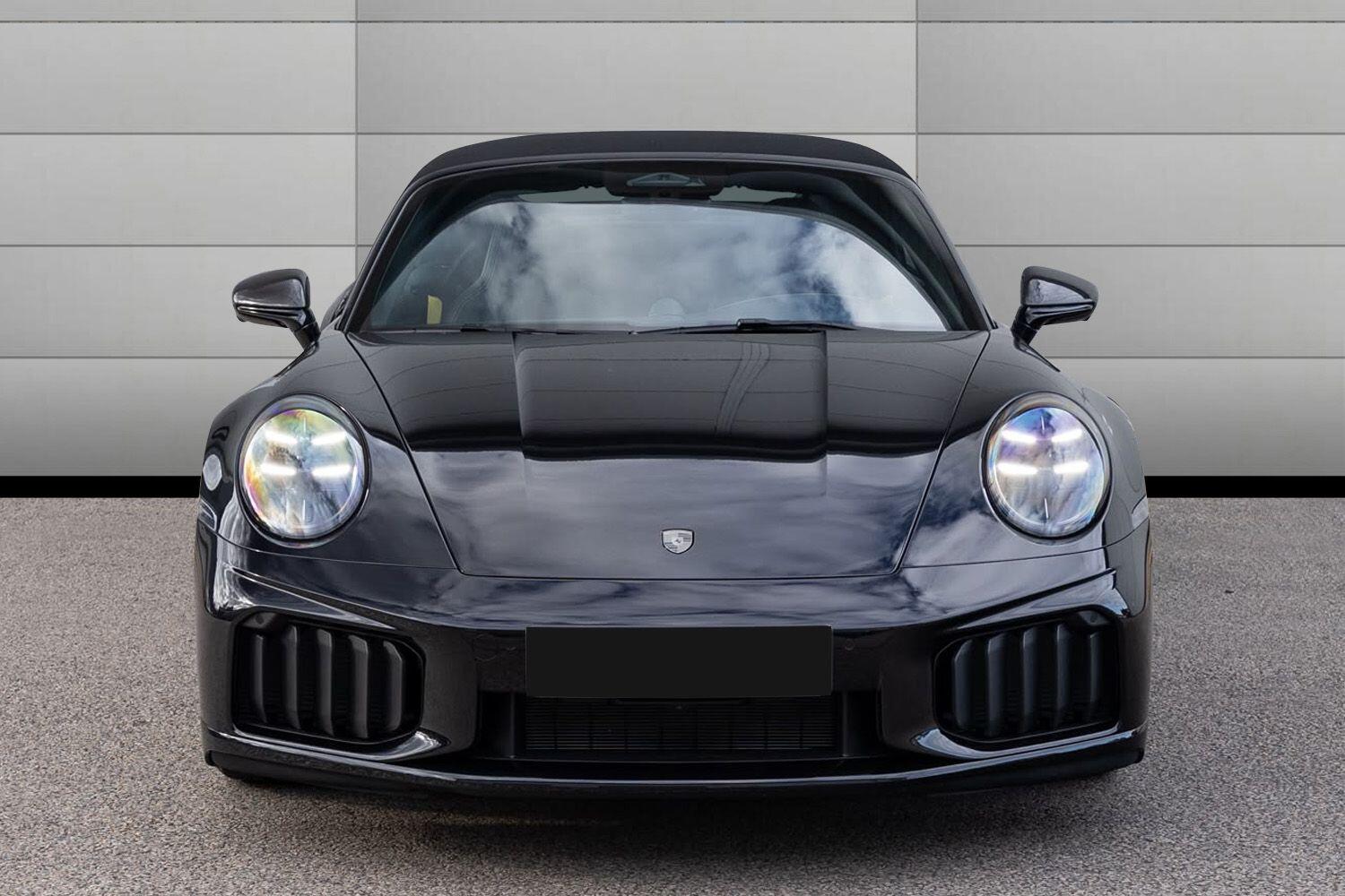 Porsche 911 view 7