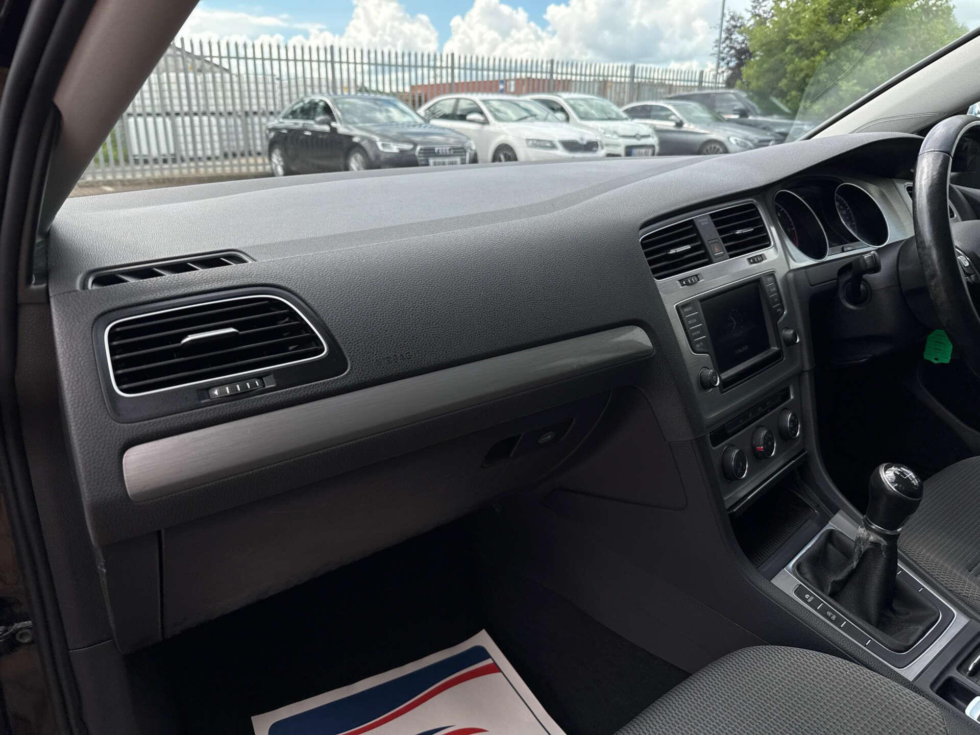 Volkswagen Golf view 16