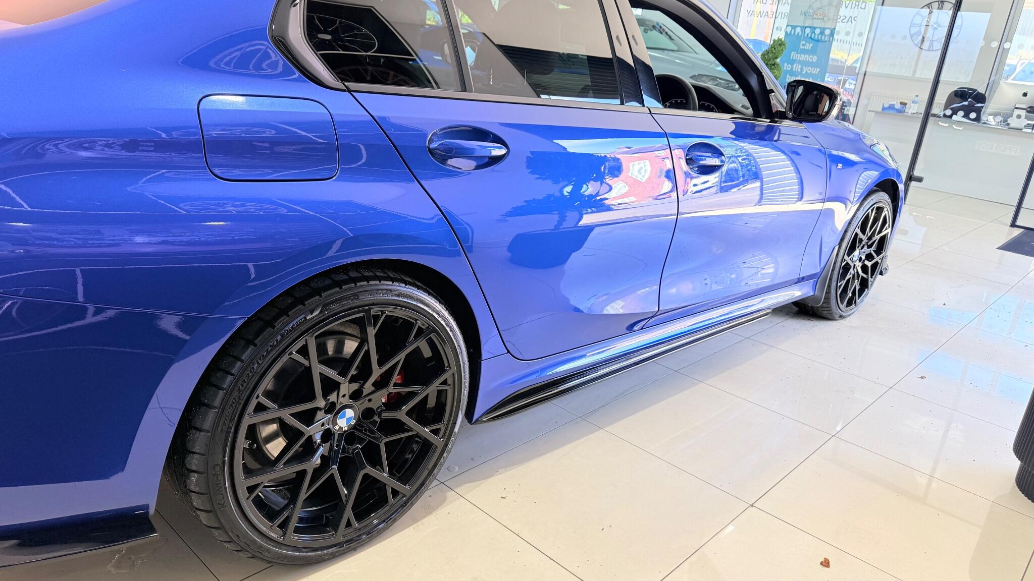 BMW 3 Series view 26