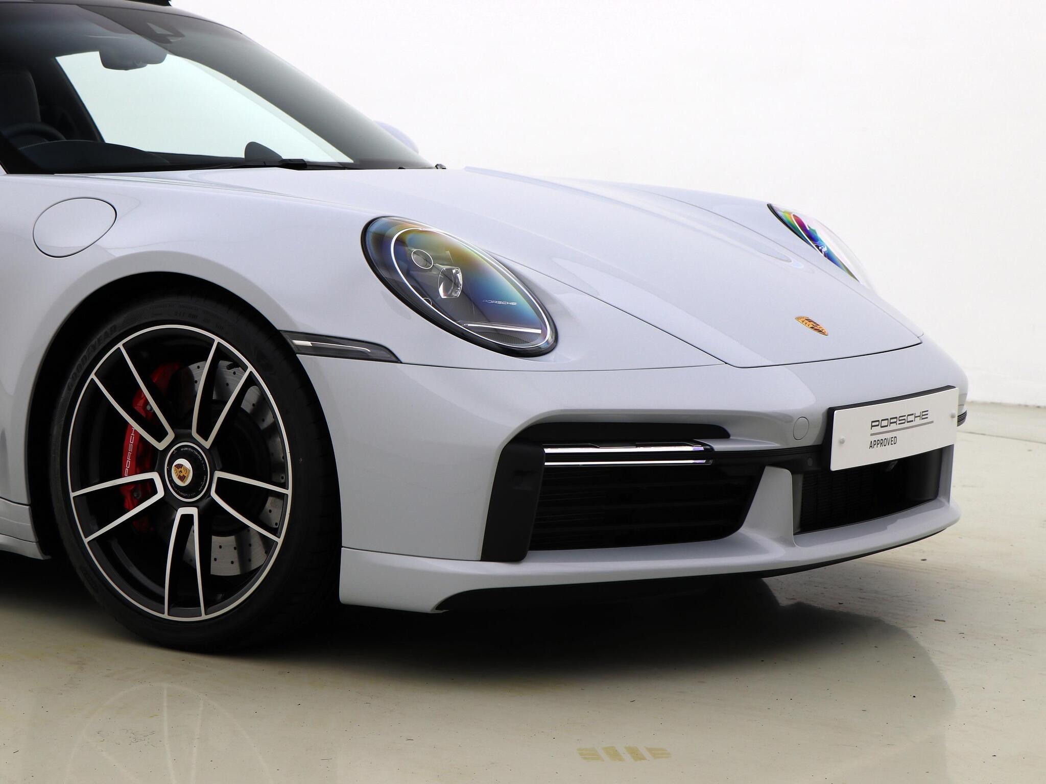 Porsche 911 view 11