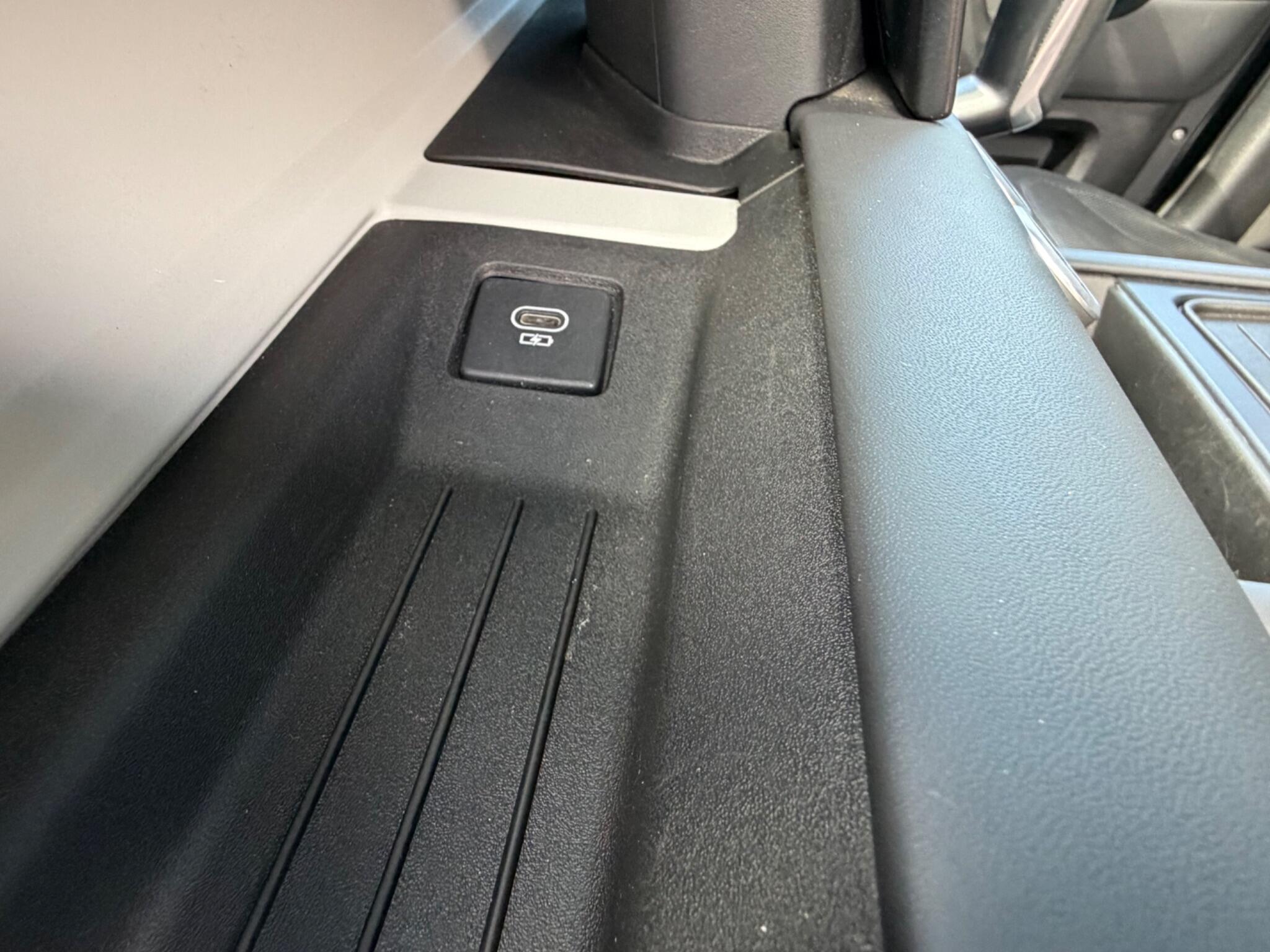Land Rover Defender view 26