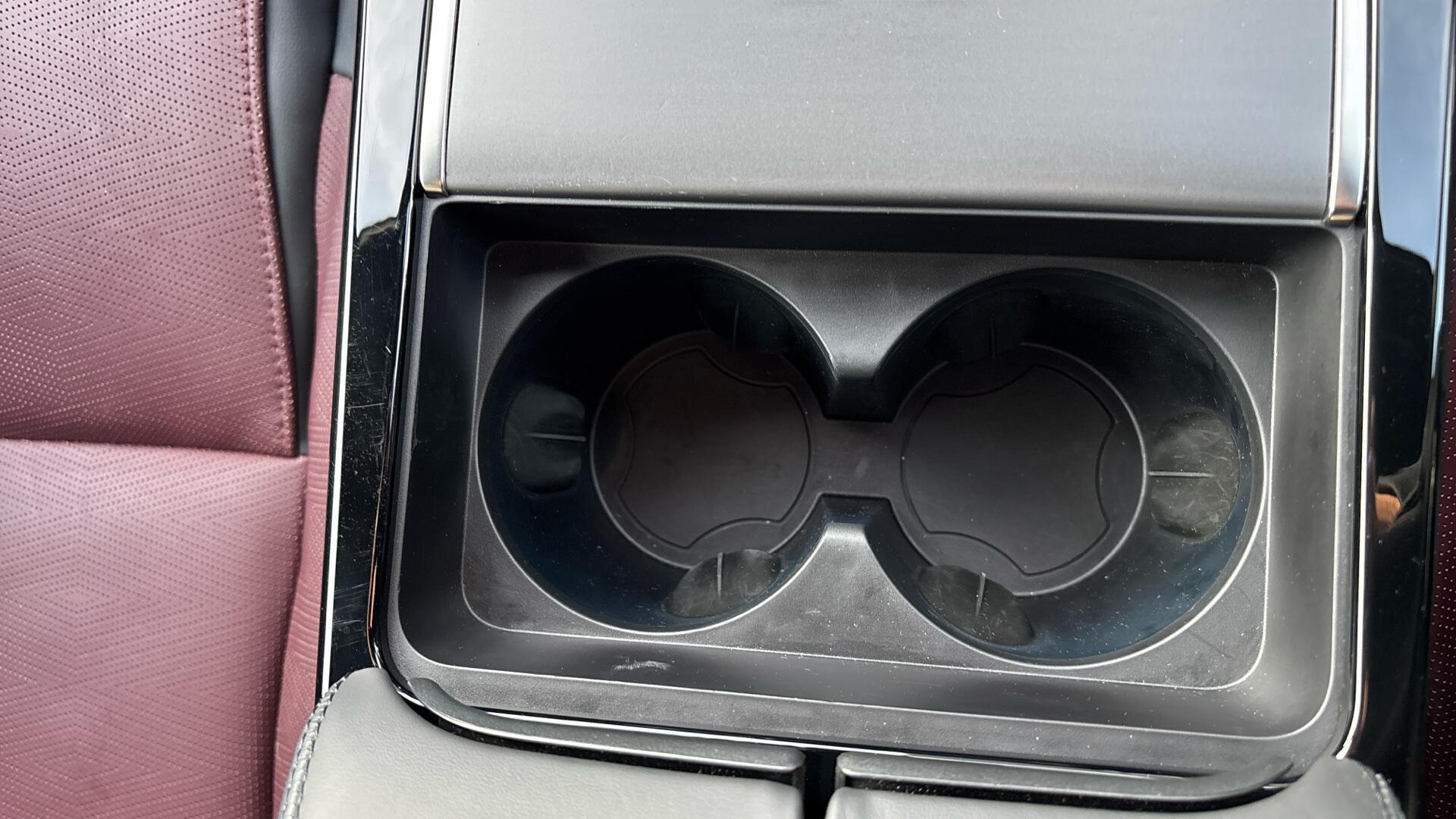 Land Rover Range Rover Velar view 43