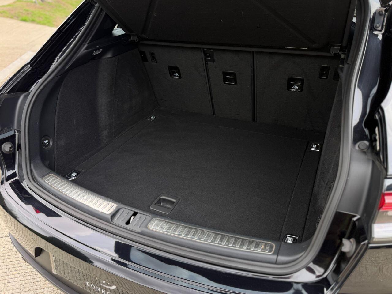 Porsche Macan view 28