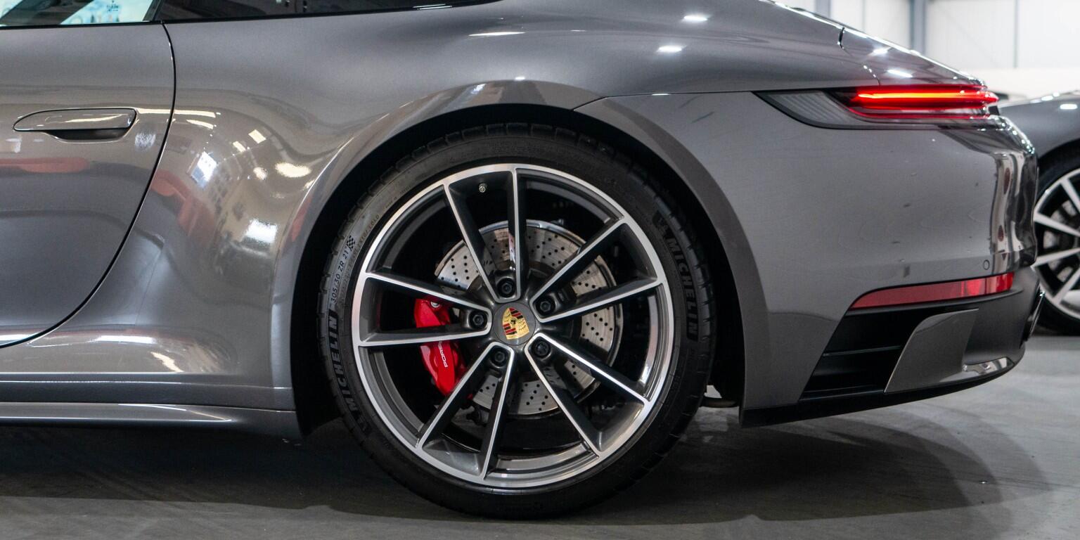 Porsche 911 view 8
