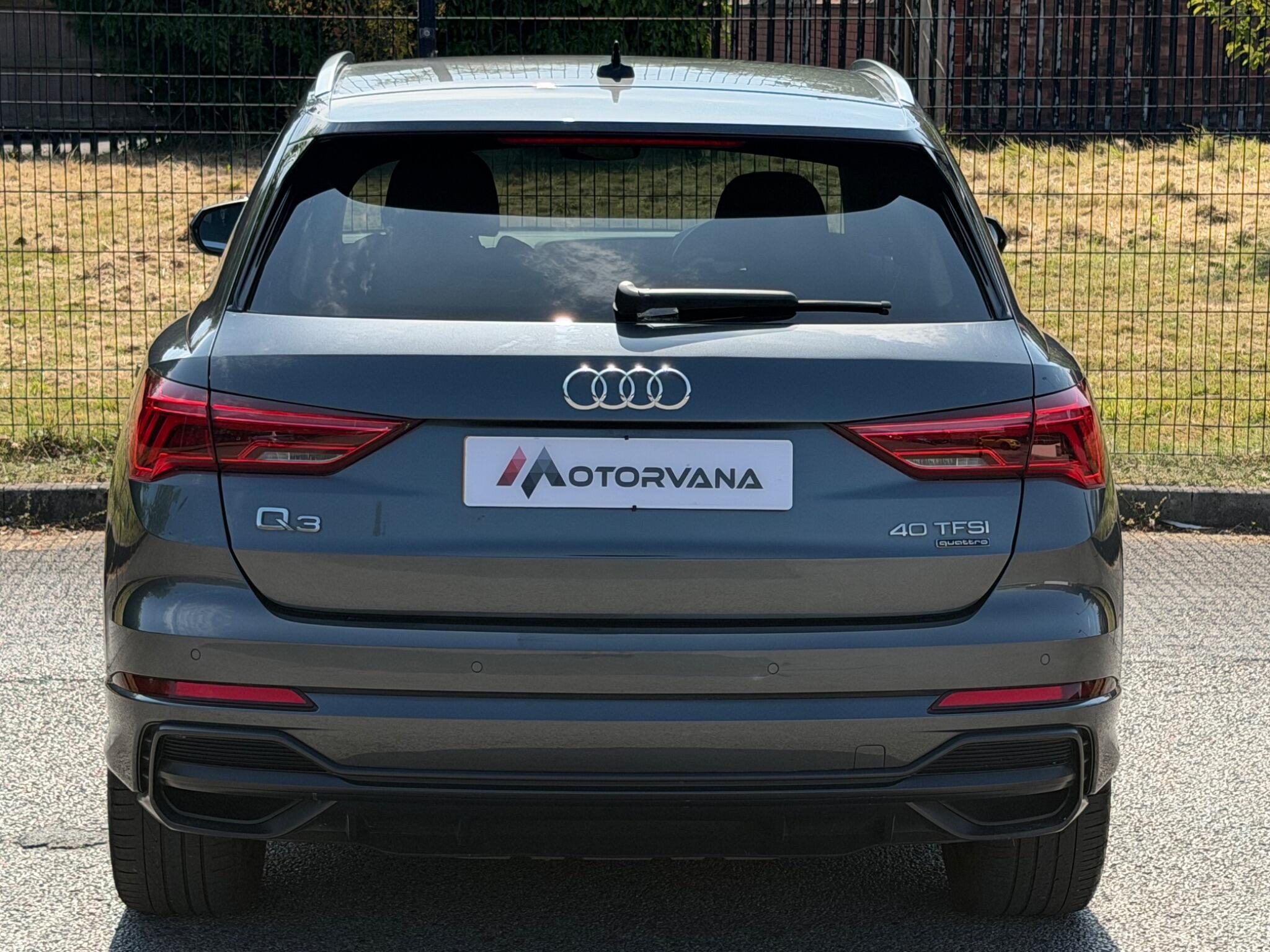 Audi Audi Q3 view 10