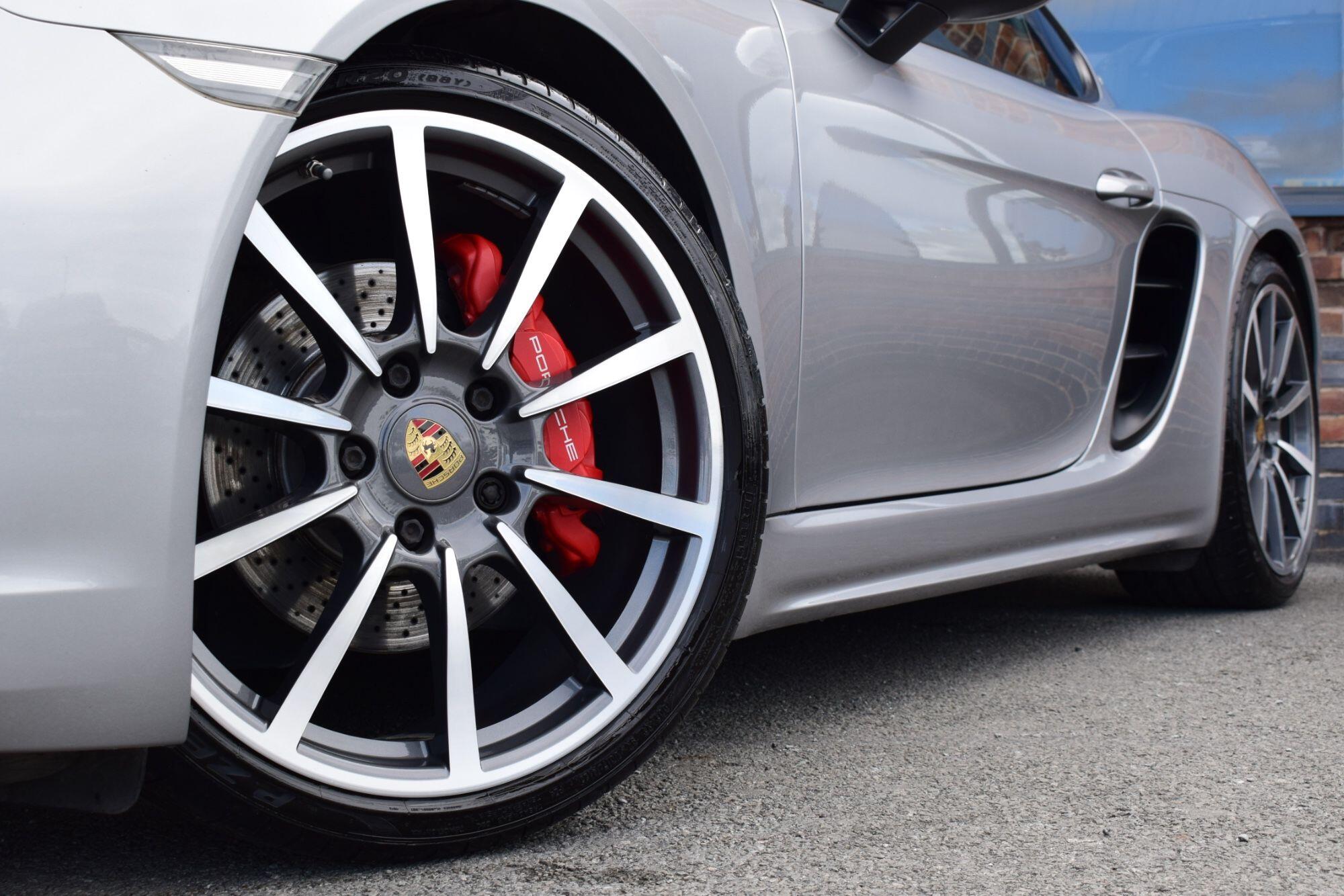 Porsche Cayman view 37