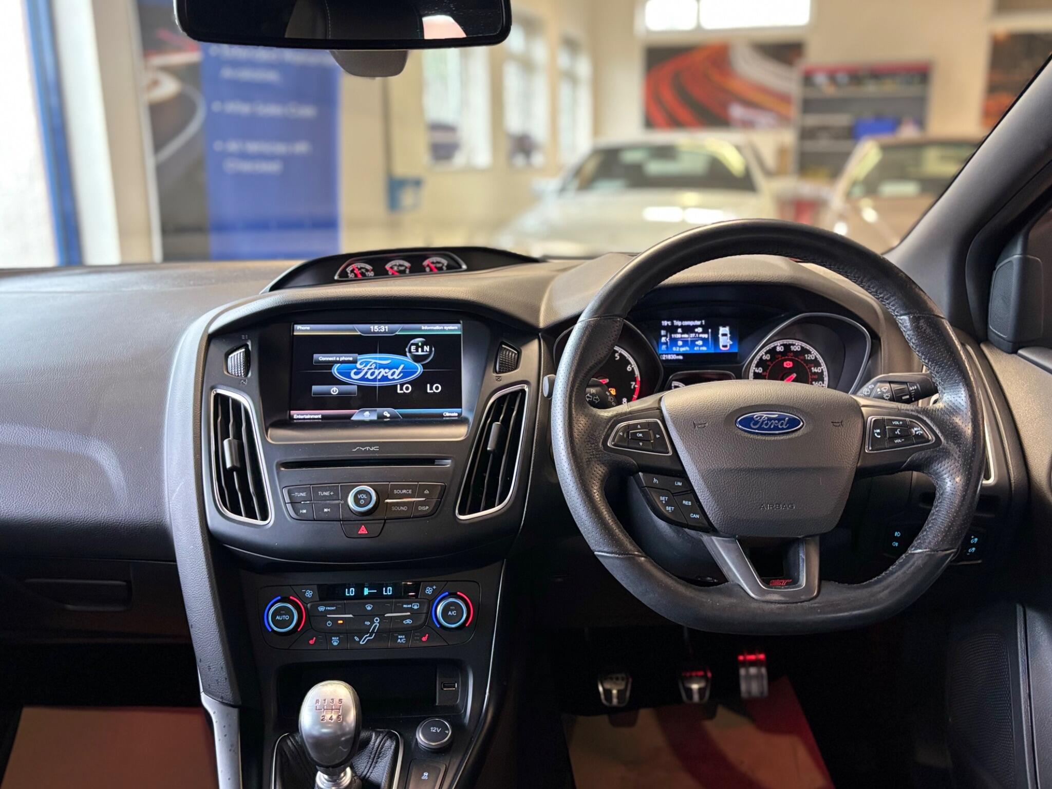 Ford Focus view 13