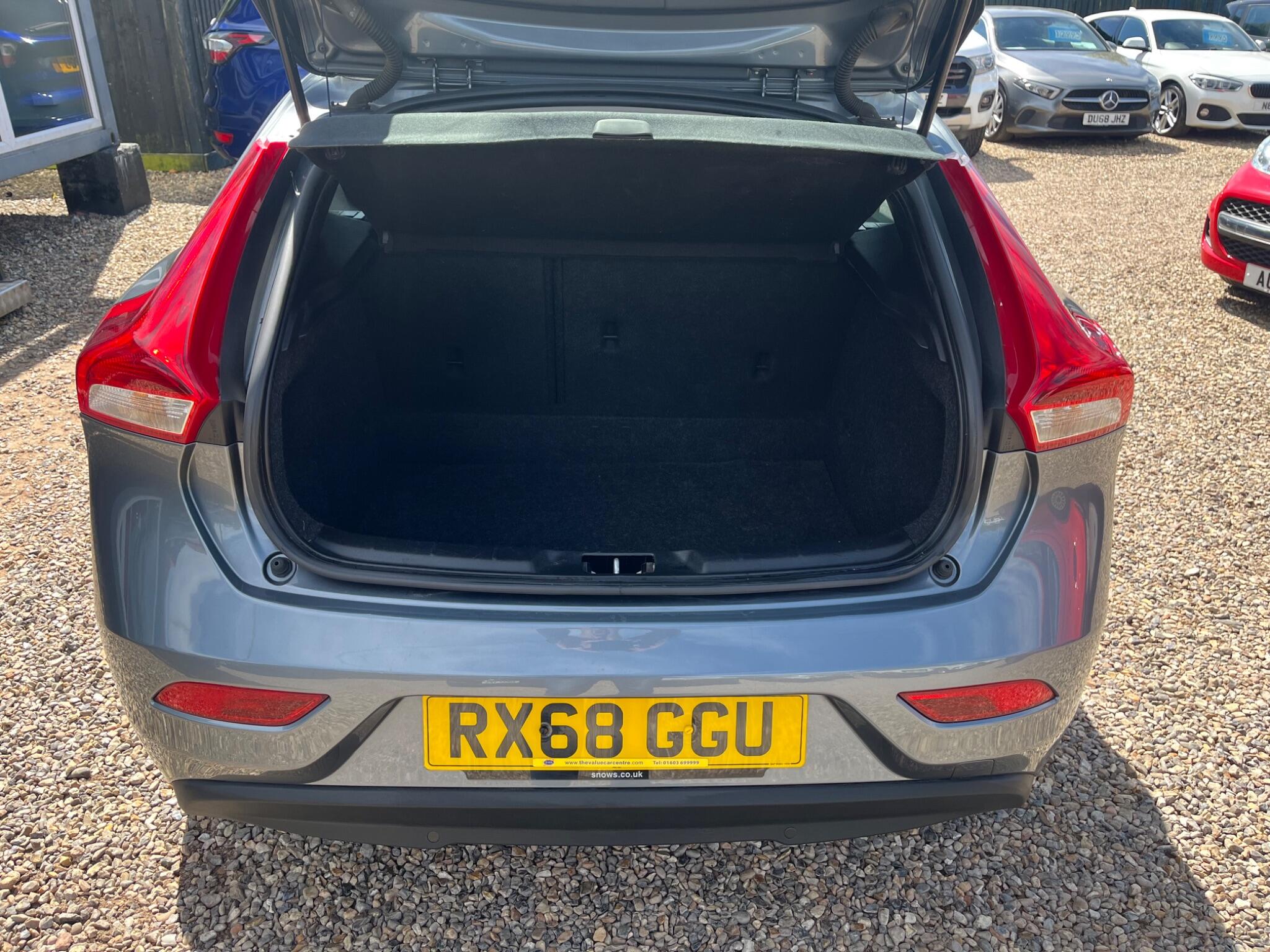 Volvo V40 view 6