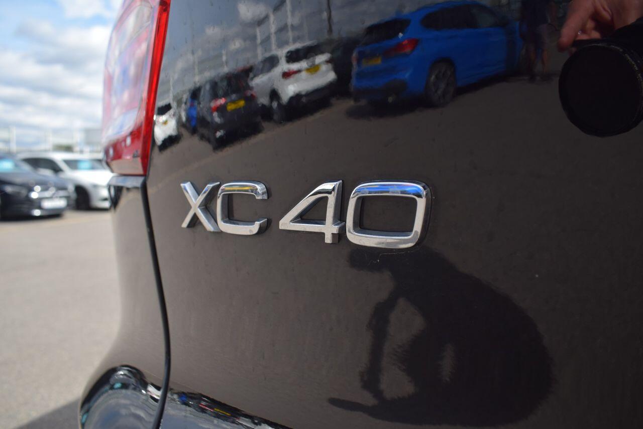 Volvo XC40 view 15