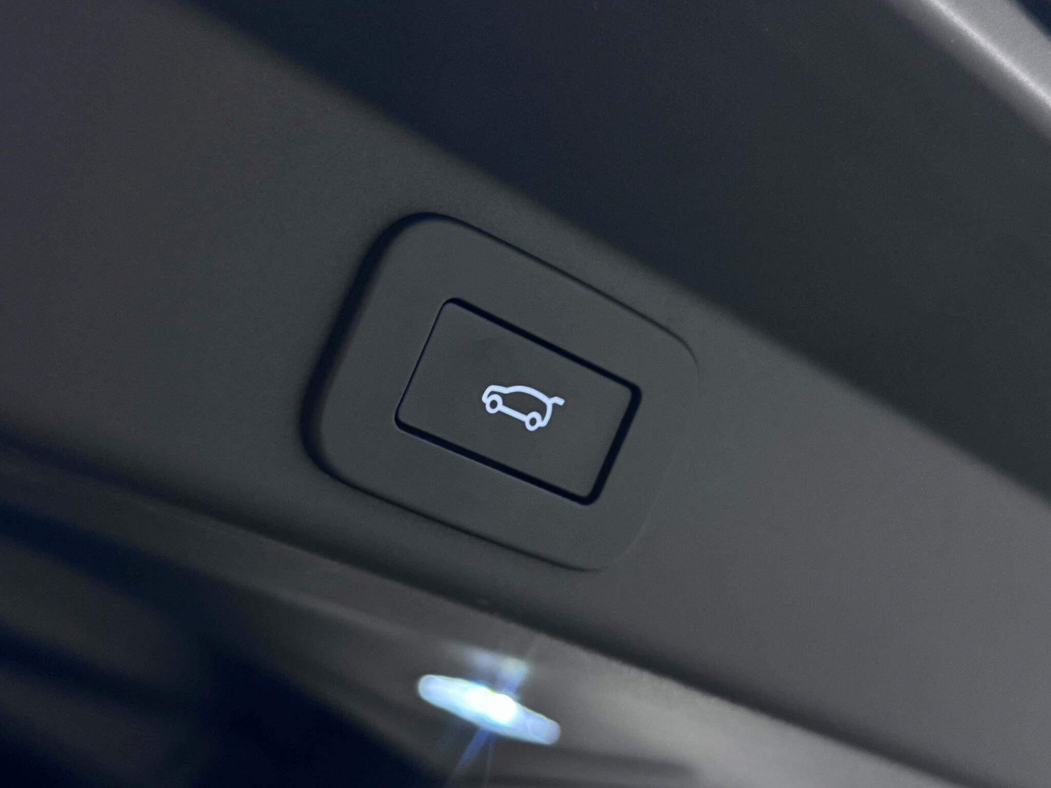 Land Rover Range Rover Sport view 8