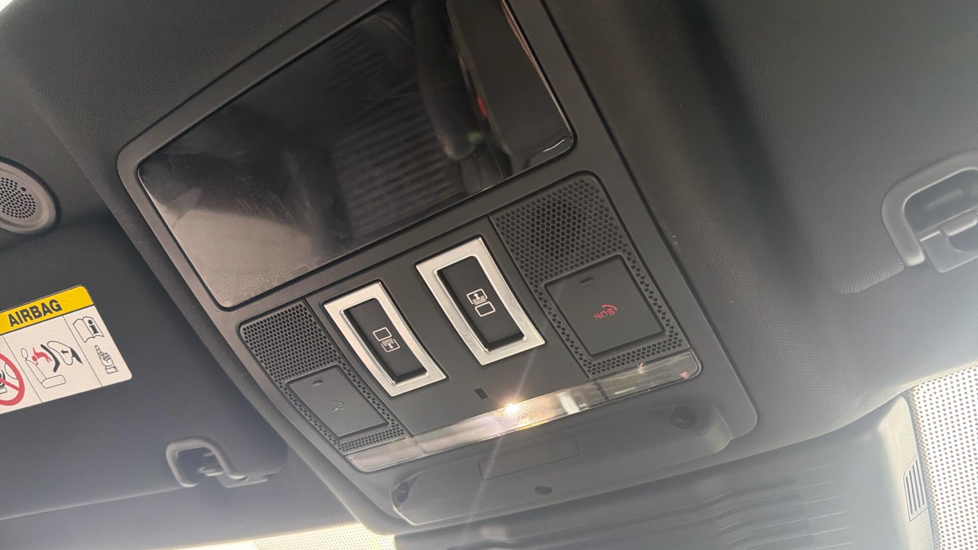 Land Rover Discovery view 34