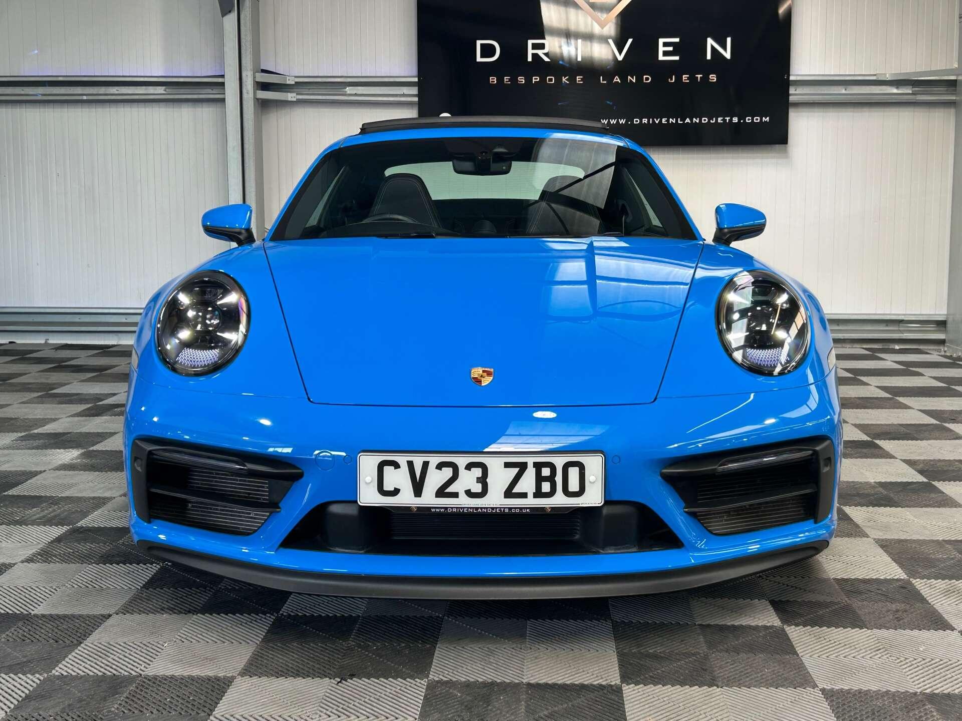 Porsche 911 view 5