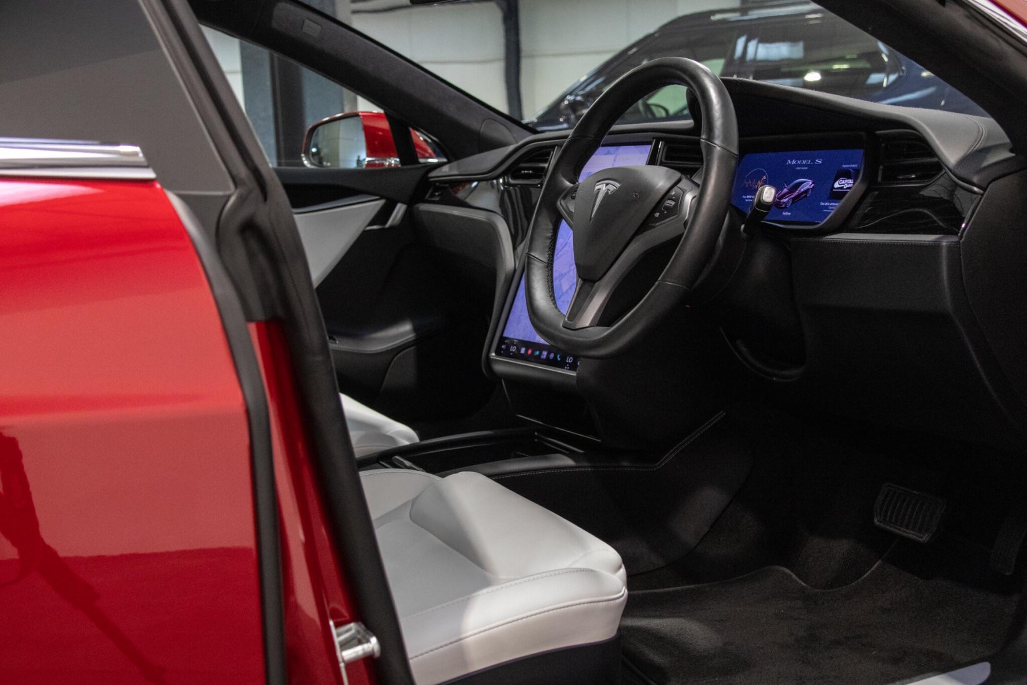 Tesla Model S view 11