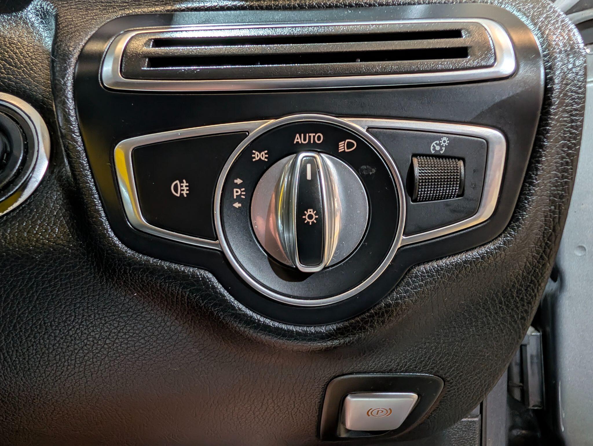 Mercedes-Benz C Class view 34