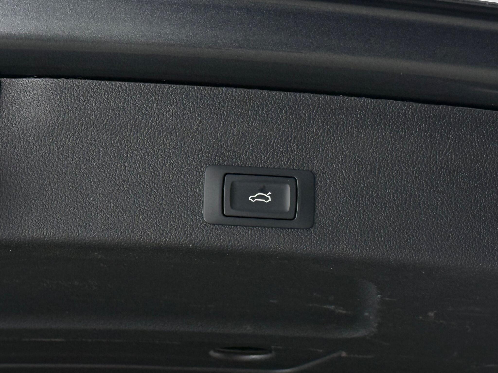 Audi A6 view 11