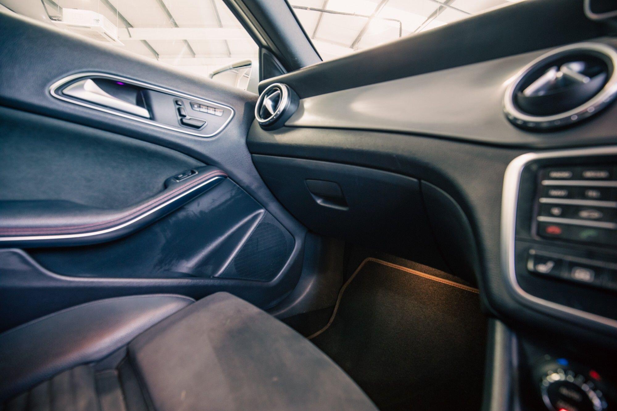 Mercedes-Benz Gla view 21