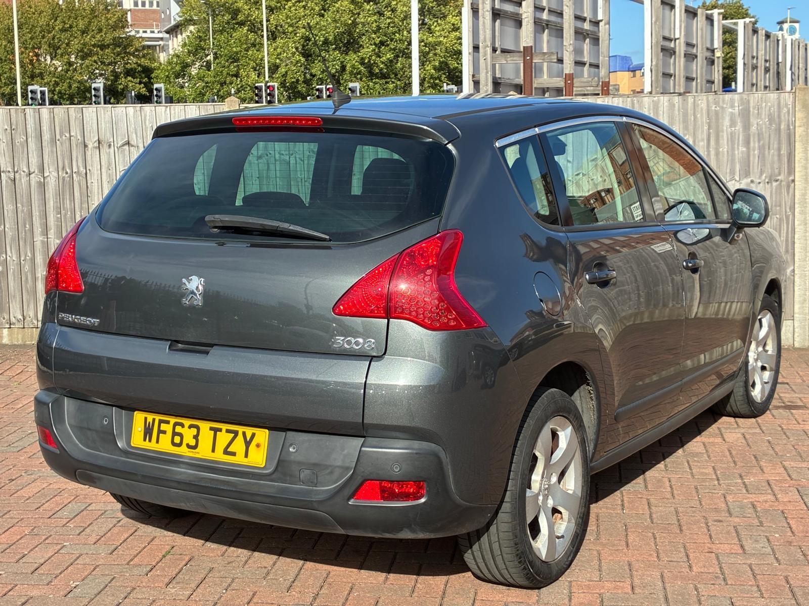 Peugeot 3008 view 5