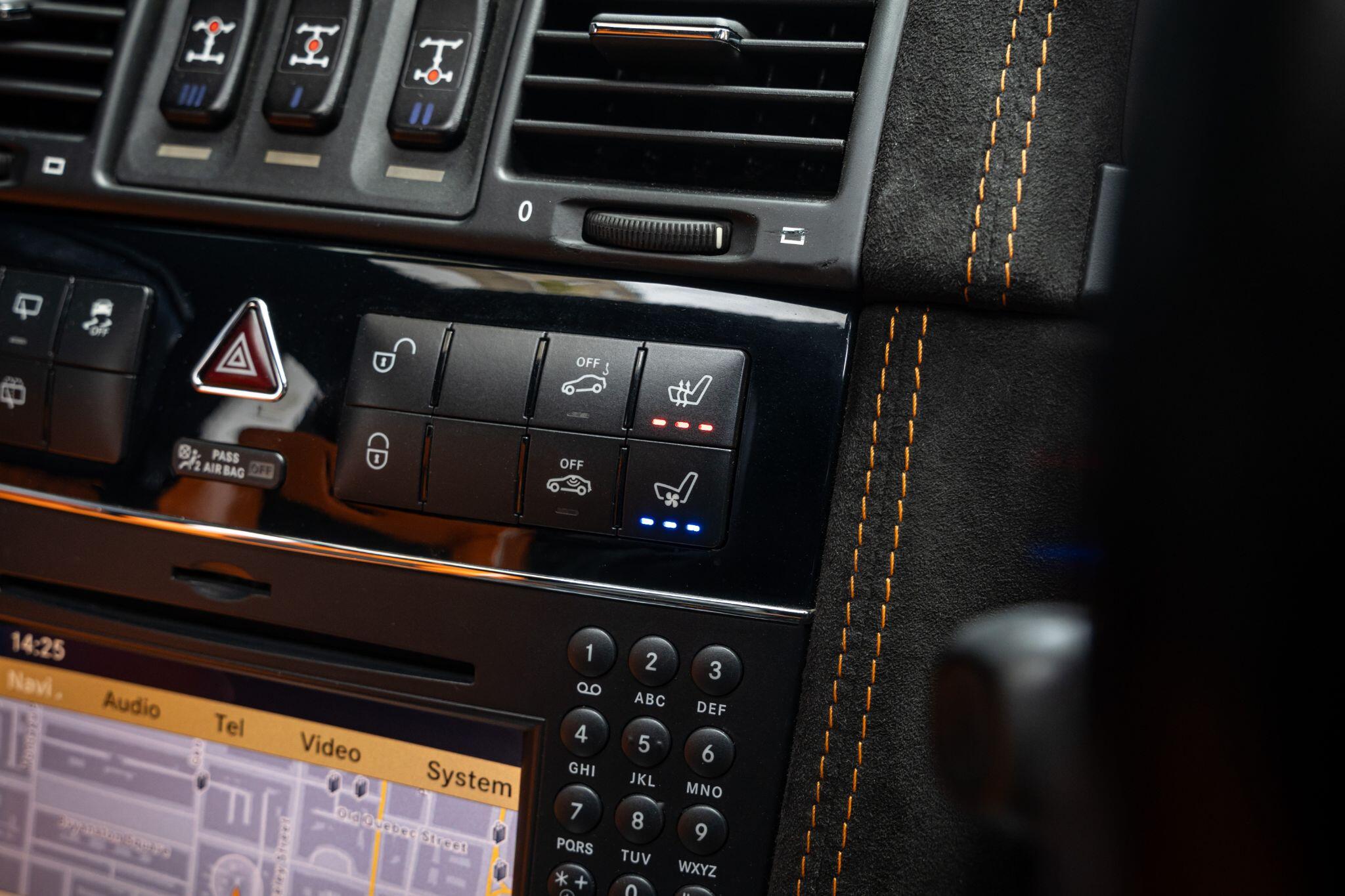 Mercedes-Benz G-Class view 30