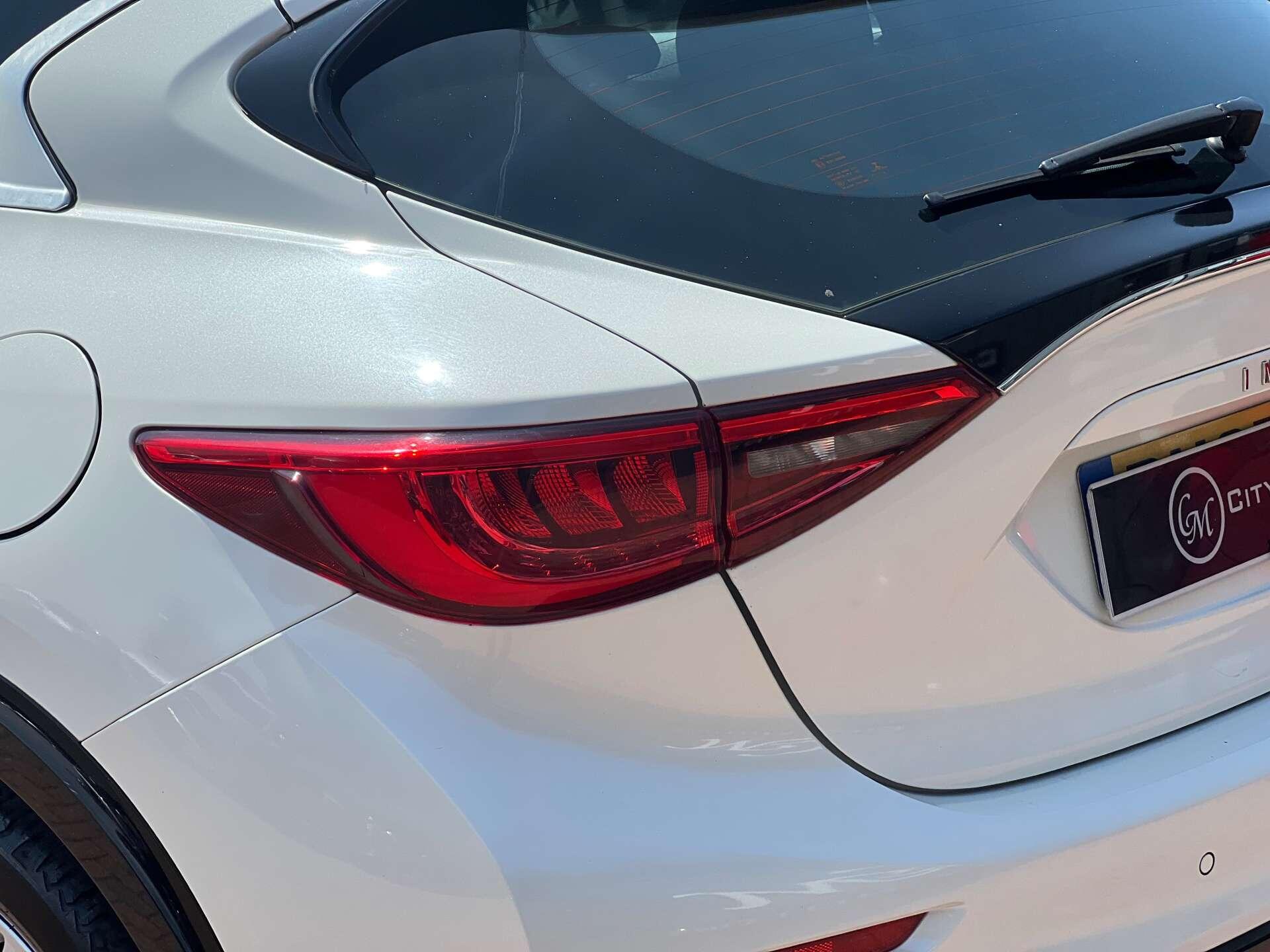 Infiniti Q30 view 13
