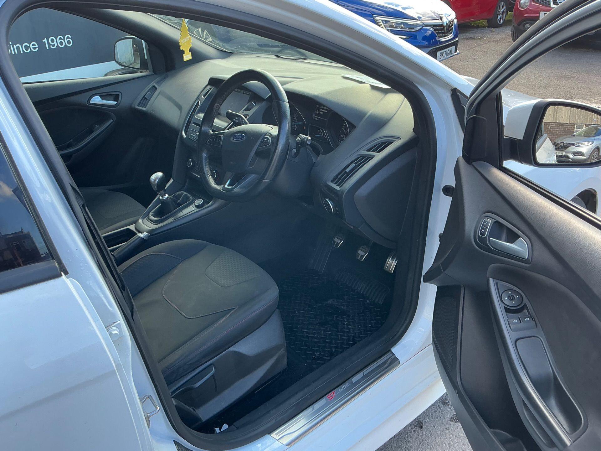 Ford Focus view 5