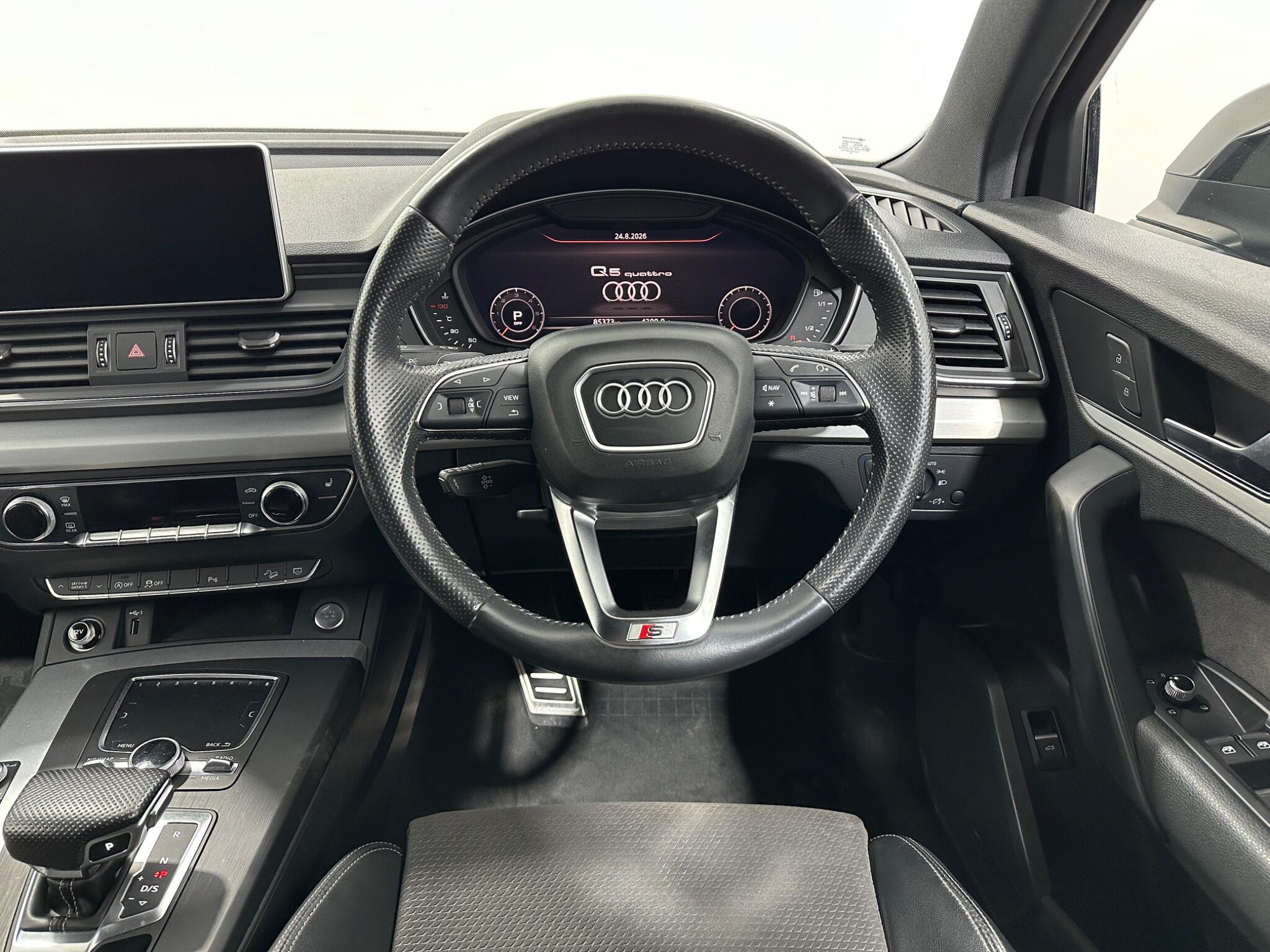 Audi Q5 view 13