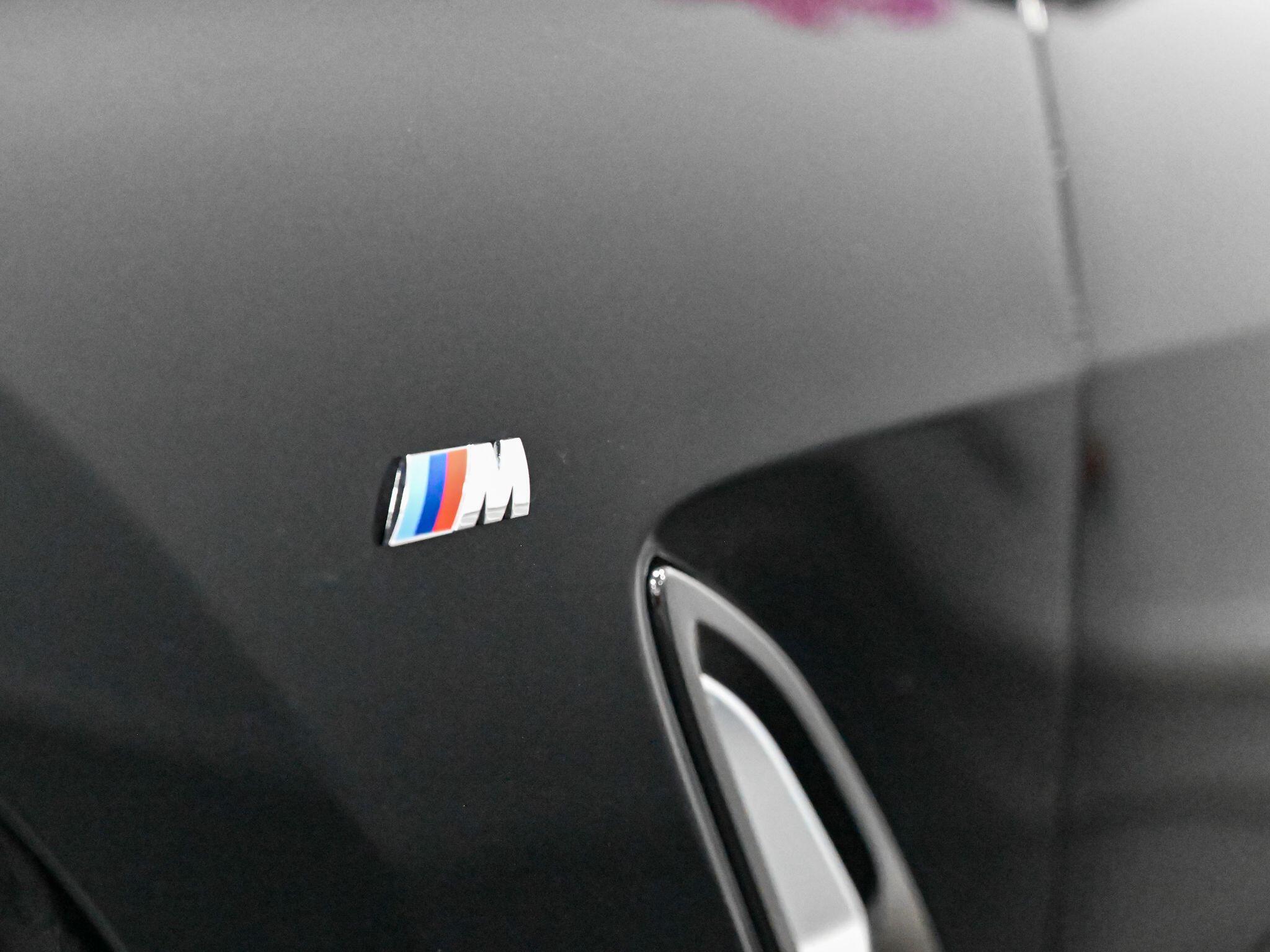 BMW 8 Series view 21