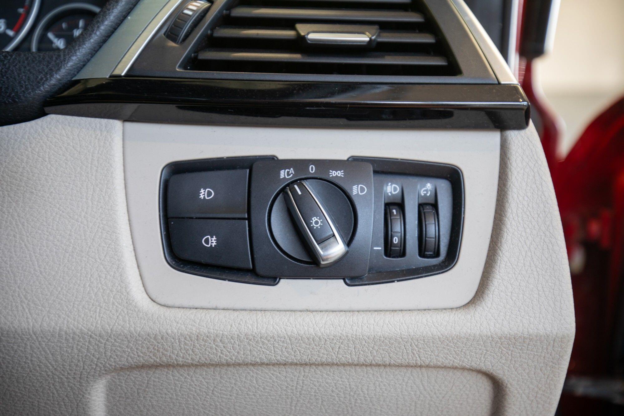 BMW 3 Series view 14