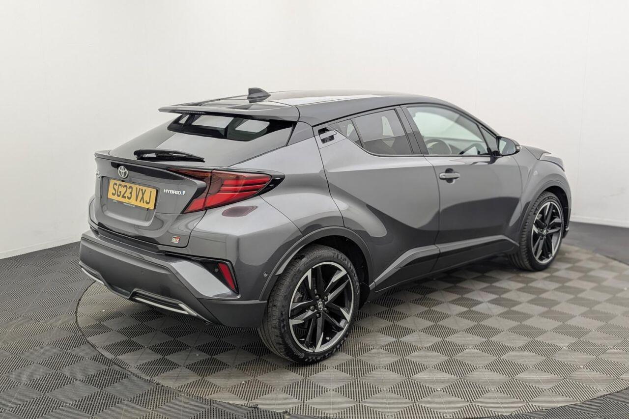 Toyota C-HR view 48