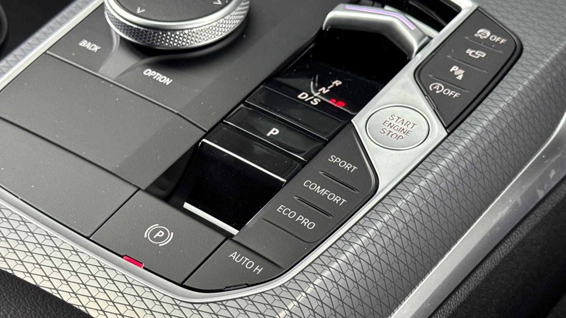 BMW 3 Series view 19