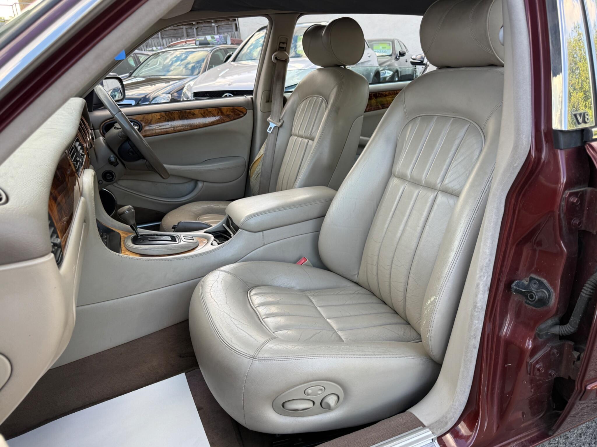 Jaguar XJ - Image 28