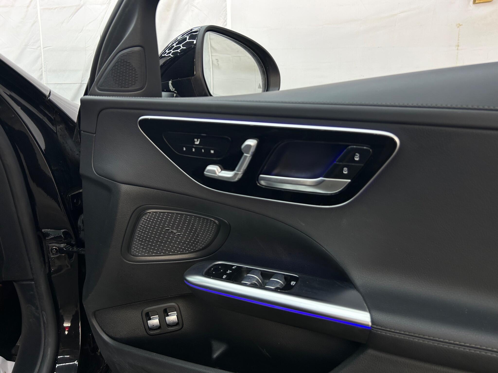 Mercedes-Benz C-Class view 31