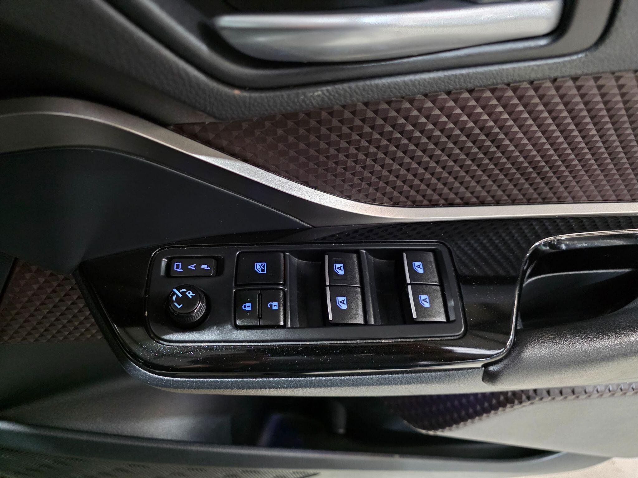 Toyota C-HR view 12