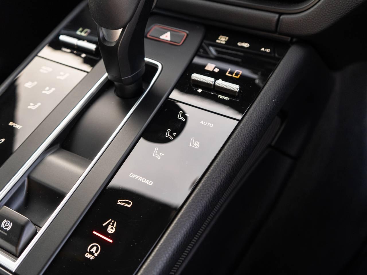 Porsche Macan view 34